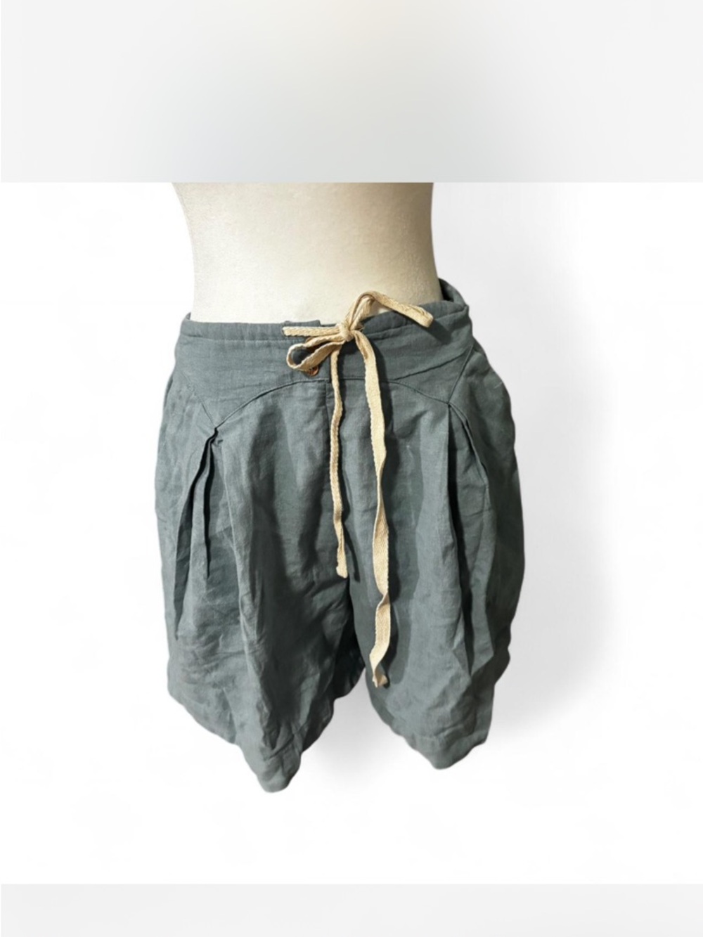 Women's Gray Drawstring Pleated Linen Shorts